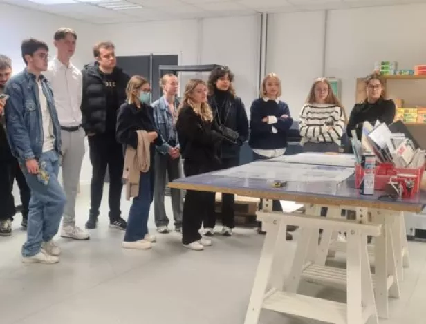 Visite-imprimerie-étudiants-bts-communication